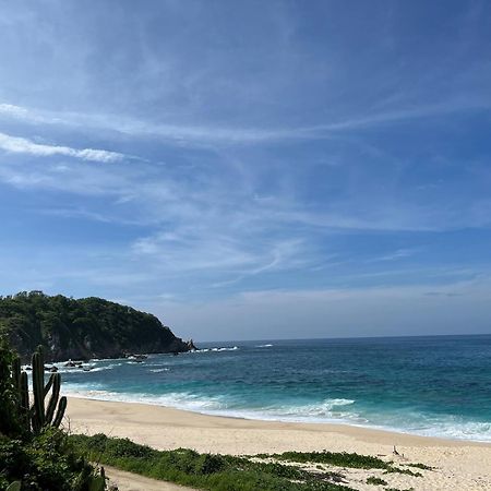 Manta Raya Hotel - Right On The Beach Cuatunalco Exterior photo