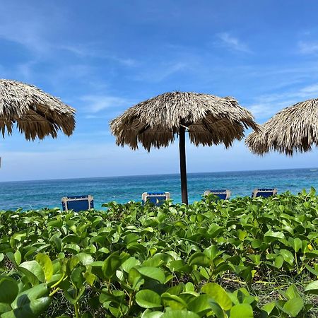 Manta Raya Hotel - Right On The Beach Cuatunalco Exterior photo