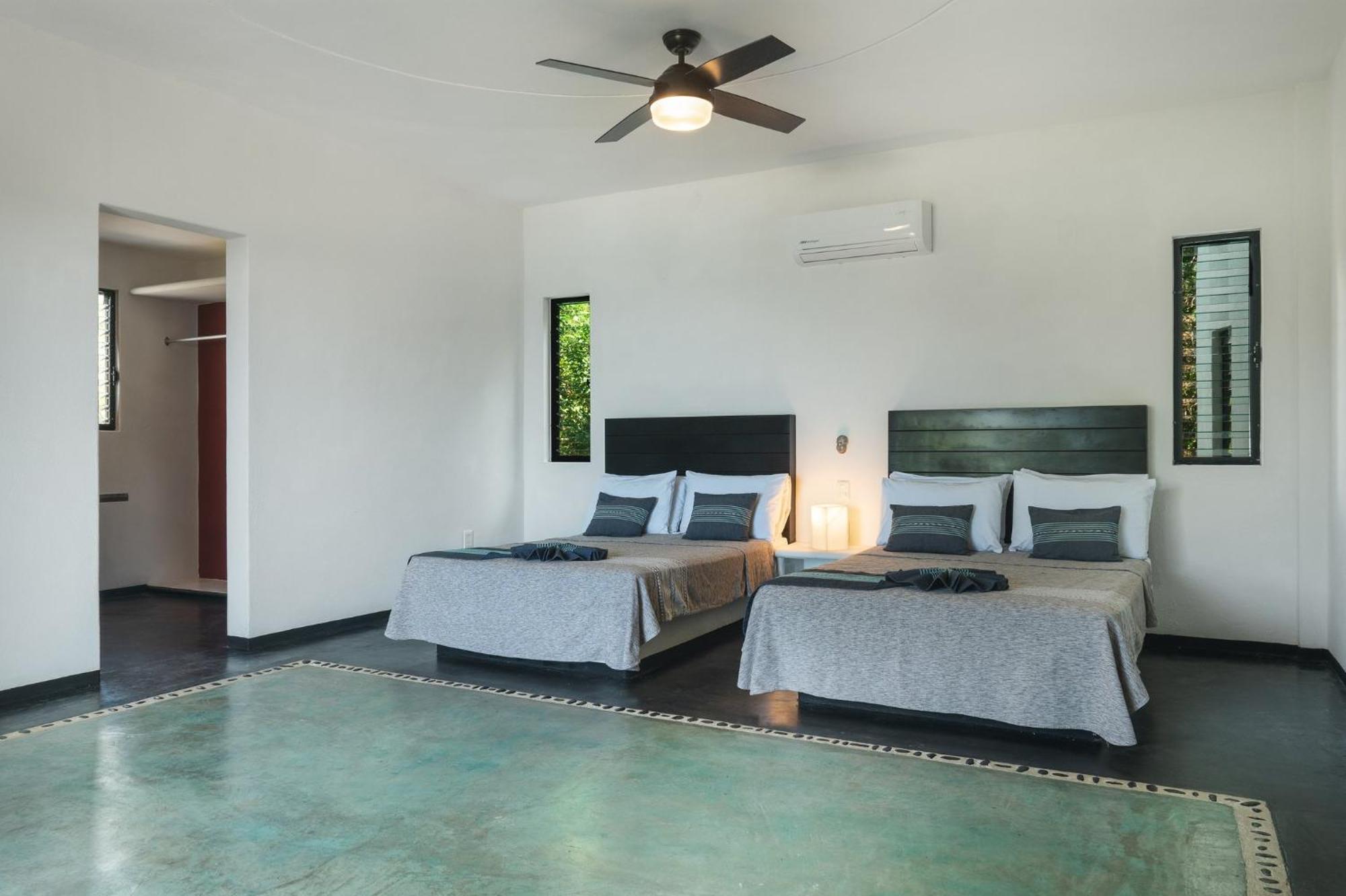 Manta Raya Hotel - Right On The Beach Cuatunalco Exterior photo