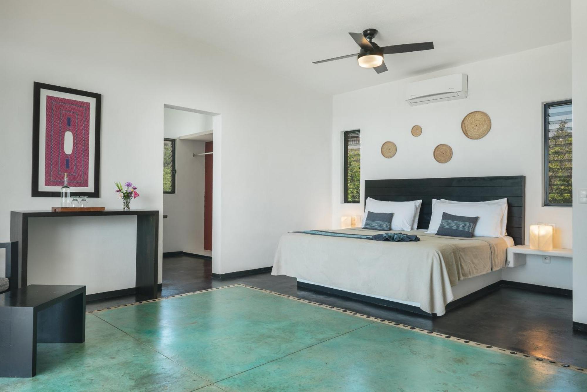 Manta Raya Hotel - Right On The Beach Cuatunalco Exterior photo
