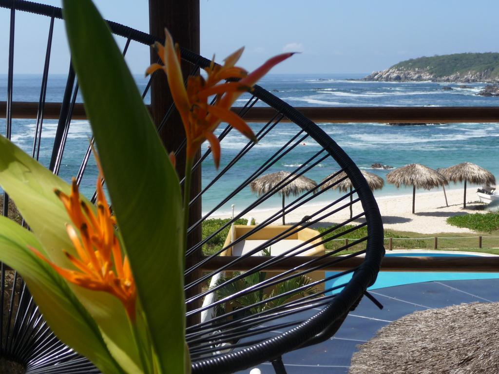 Manta Raya Hotel - Right On The Beach Cuatunalco Exterior photo