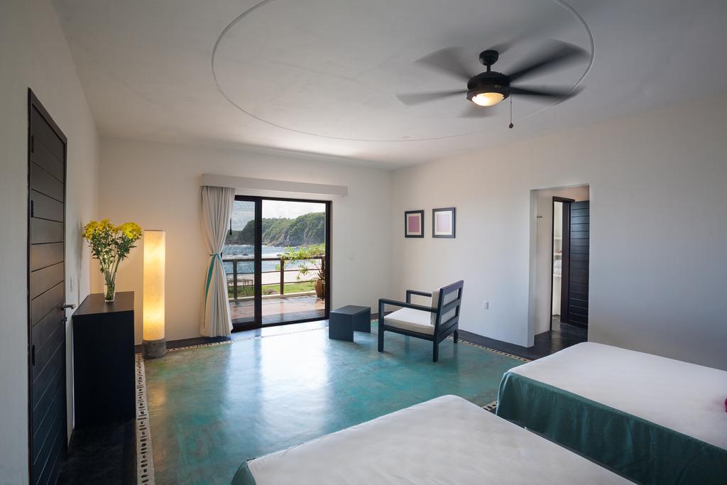 Manta Raya Hotel - Right On The Beach Cuatunalco Exterior photo