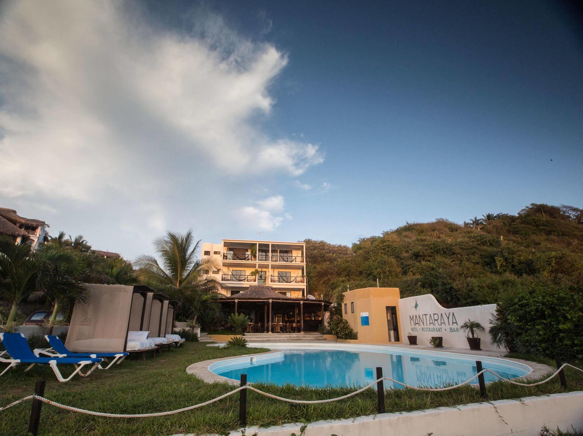 Manta Raya Hotel - Right On The Beach Cuatunalco Exterior photo